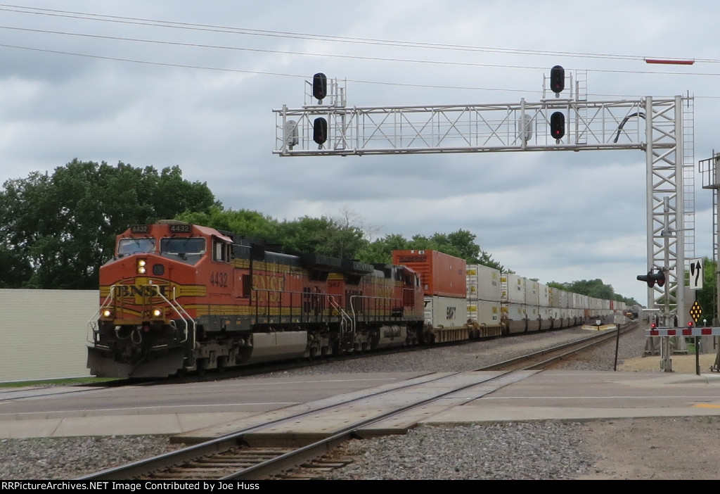 BNSF 4432 East